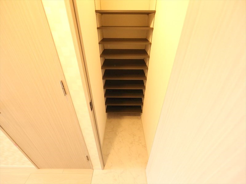 Ｓ－ＲＥＳＩＤＥＮＣＥ金山ＷＥＳＴ 玄関　シューズクローク付（収納充実してます）