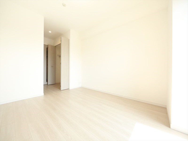 Ｓ－ＲＥＳＩＤＥＮＣＥ金山ＷＥＳＴ 洋室8.6帖　クローゼット付（収納充実してます）