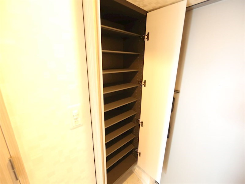 Ｓ－ＲＥＳＩＤＥＮＣＥ金山ＷＥＳＴ 玄関　シューズボックス付（収納充実してます）