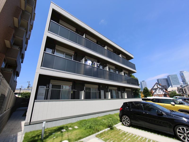 外観　オートロック　屋根付き駐輪場有り