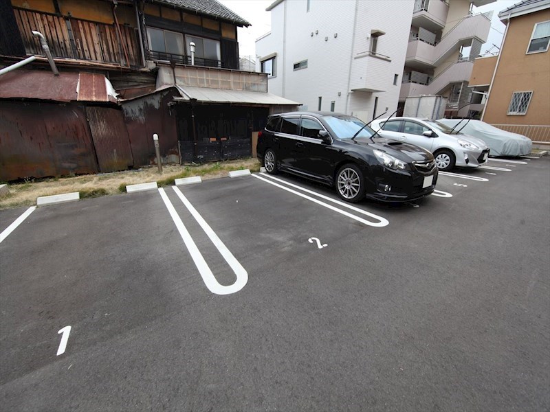 ベルソレイユ春岡　Ａ棟 敷地内平面駐車場