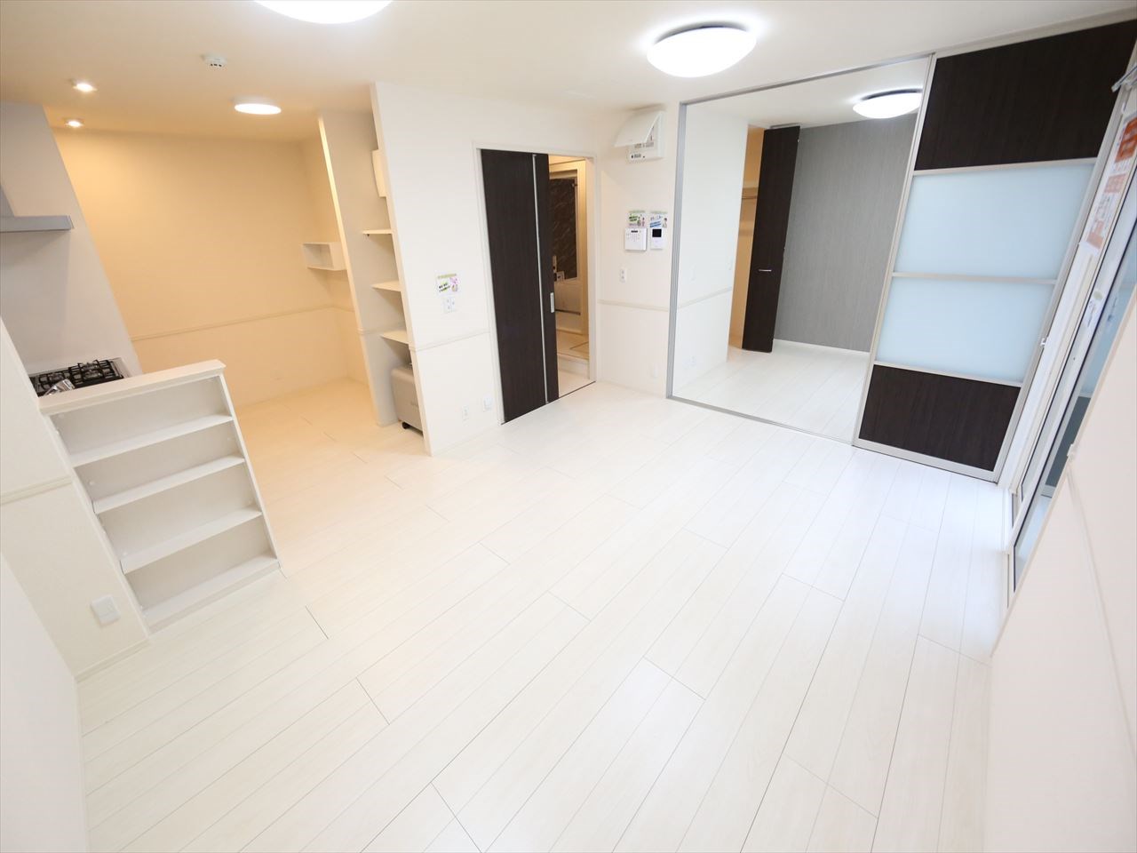 アルビーナ ＬＤＫ14.5帖　洋室4.5帖と繋げても仕切っても使えます