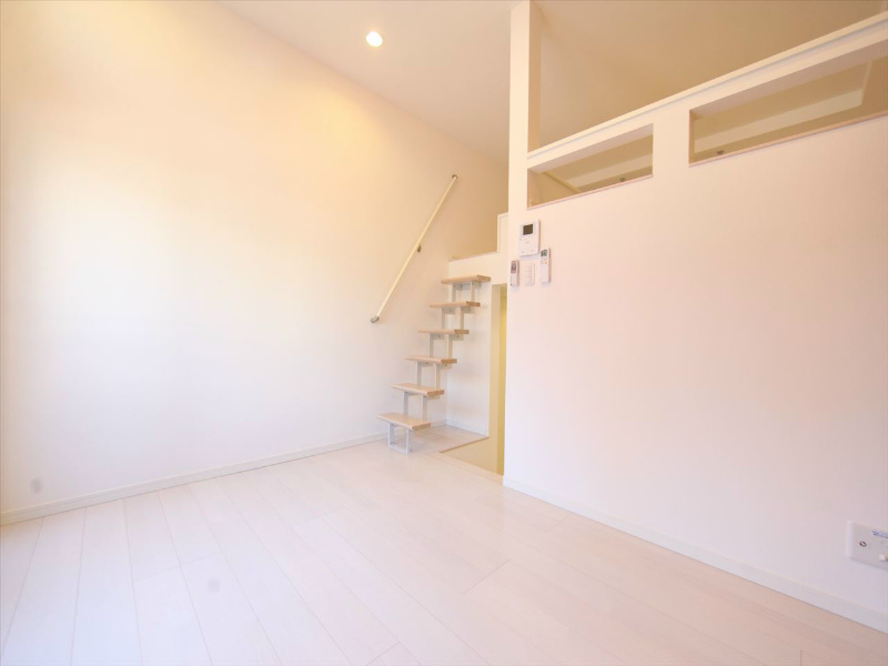 アイビス浅間町 洋室6.1帖　ロフト5.8帖（収納でもお部屋でも使えます）