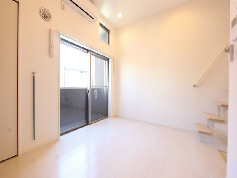 アイビス浅間町 洋室6.1帖　ロフト5.8帖（収納でもお部屋でも使えます）