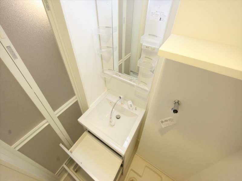 アイビス浅間町 脱衣所　独立洗面台（シャンプードレッサー）洗濯機用意できます