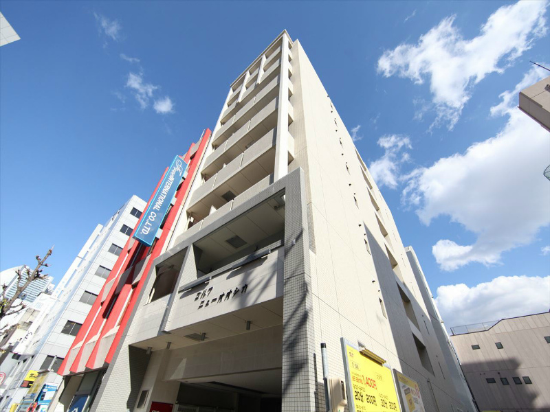 外観　オートロック　屋根付き駐輪場有り
