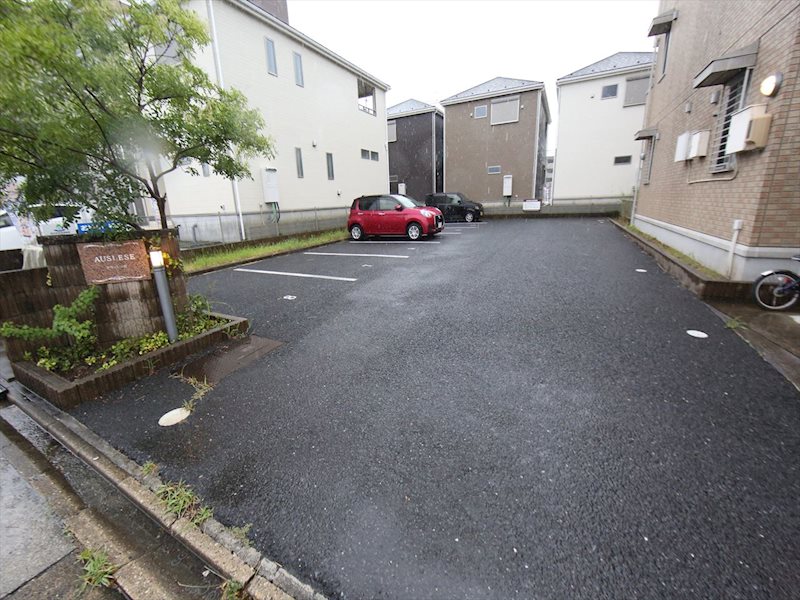 アウスレーゼ 敷地内平面駐車場