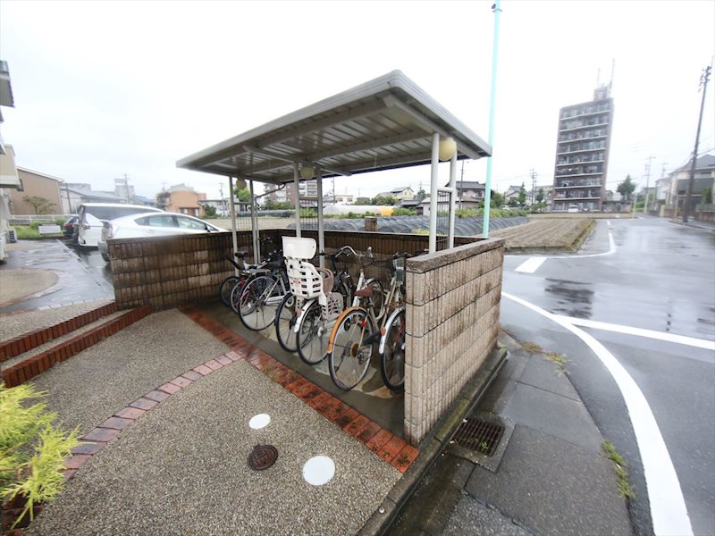 淑風苑 屋根付き駐輪
