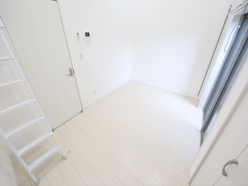ＣｒｙｓｔａｌＰａｌａｃｅ（クリスタルパレス） 洋室6帖　ロフト4.8帖（収納でも使えます）