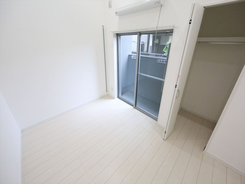 ＣｒｙｓｔａｌＰａｌａｃｅ（クリスタルパレス） 洋室6.0帖　ロフト4.8帖（収納でも使えます）