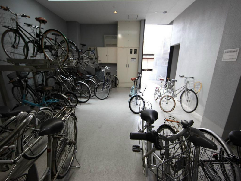 ヴォーヌングケイ  屋根付駐輪場有り