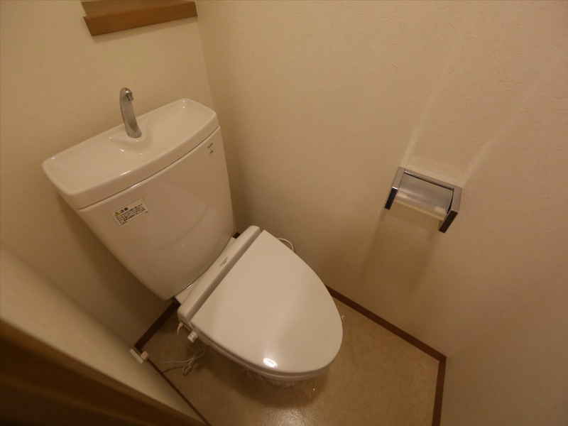 ヴォーヌングケイ  バス・トイレ別　暖房便座付