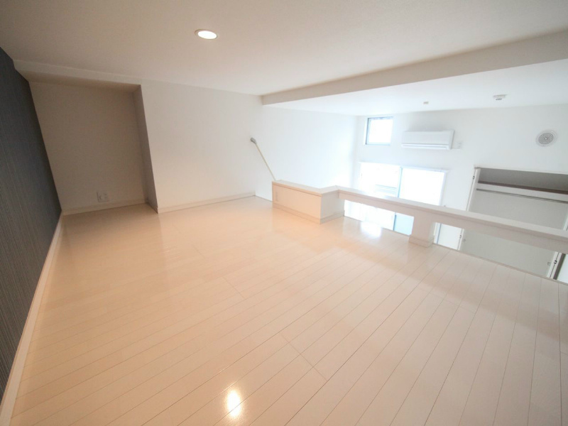シェモア中島町 ロフト5.8帖（収納にも寝室にも使えます）