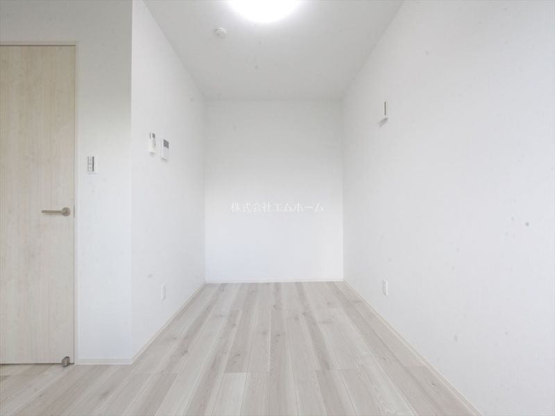 CRASTINE弥生町B棟 洋室6.5帖　エアコン完備　バルコニーに面しています