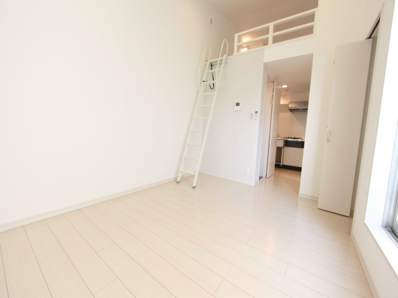 カユーハ大宮 洋室9.8帖　ロフト6.7帖（収納でもお部屋でも使えます）