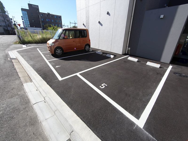プログレッソ八田 敷地内駐車場