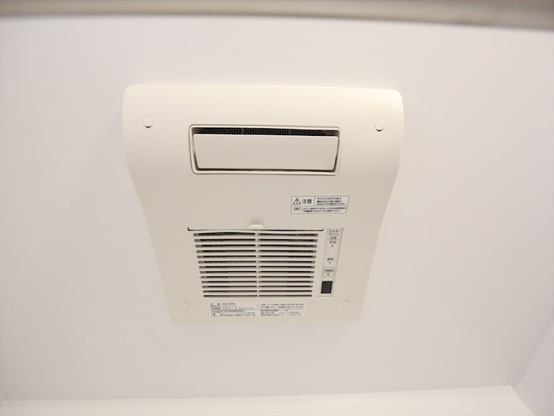 カンファーフォレスト 浴室暖房乾燥機　24時間換気機能付バスルーム