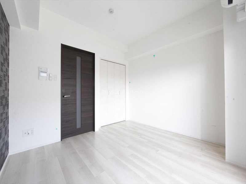 RESIDENCIA御器所 洋室7.0帖　エアコン完備　バルコニーに面しています