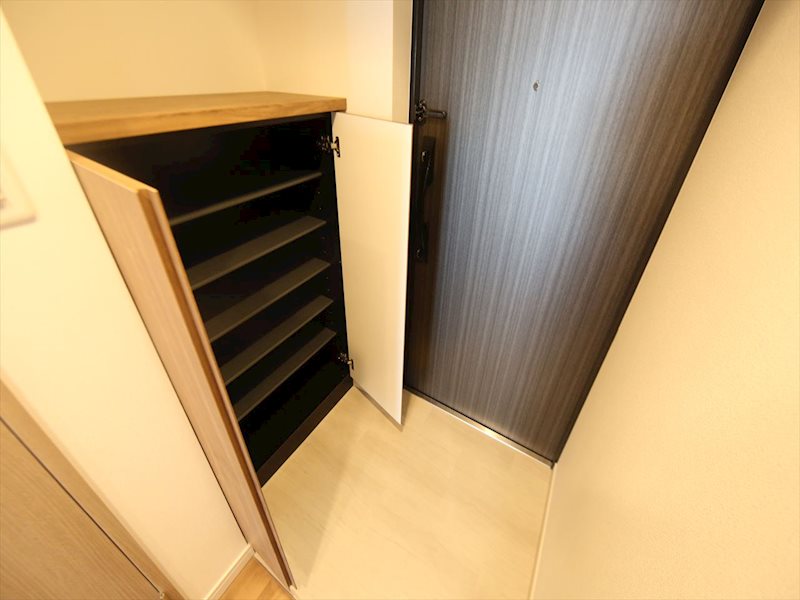 S-RESIDENCE山王 玄関　シューズボックス付（収納充実してます）