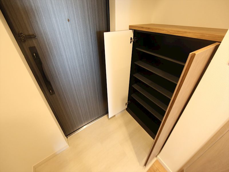 S-RESIDENCE山王 玄関　シューズボックス付（収納充実してます）