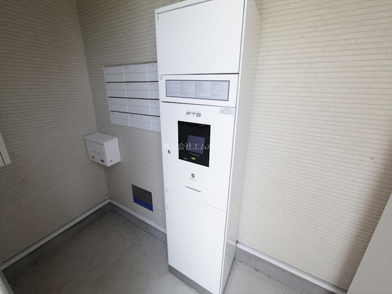 シロノハウス 宅配ＢＯＸ完備