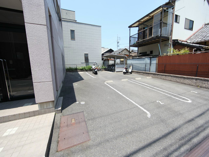 エトワールパレス 敷地内平面駐車場