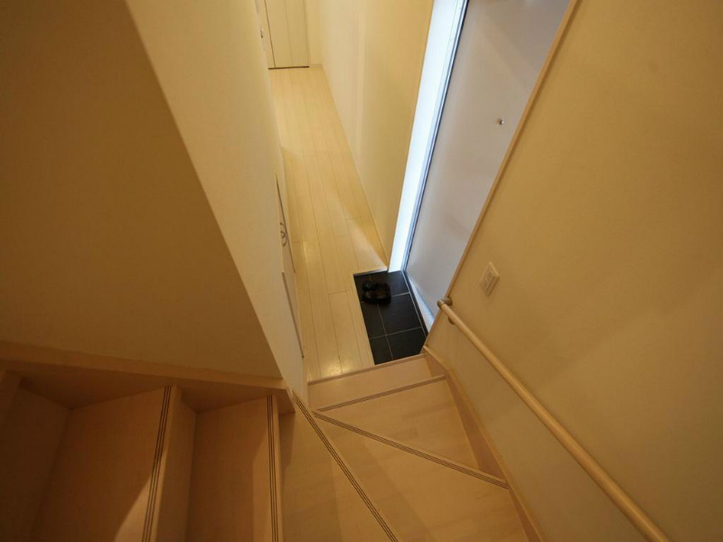 ベーネ明治 お部屋に階段あり