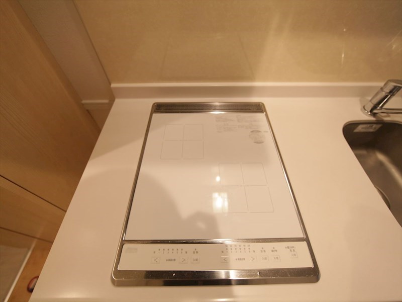 ＣａｓａＡｖｅｎｕｅＴｓｕｒｕｍａｉ システムキッチン（ＩＨ2口コンロ付）