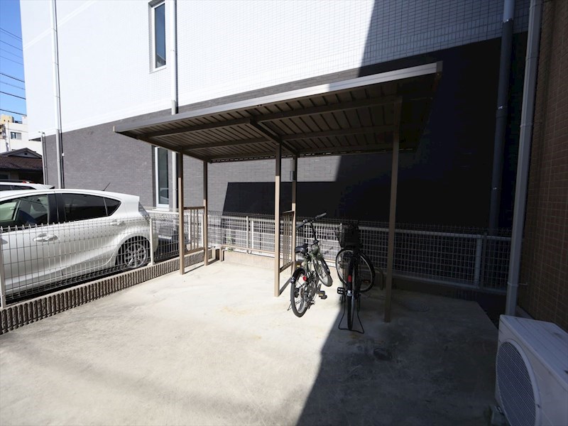 フレシール平安 屋根付き駐輪場