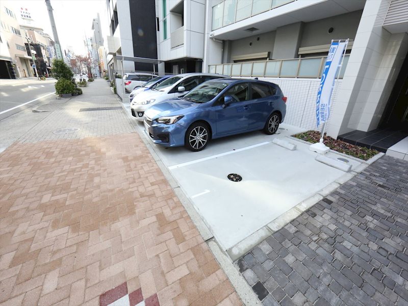 モンテーニュ名駅 敷地内駐車場