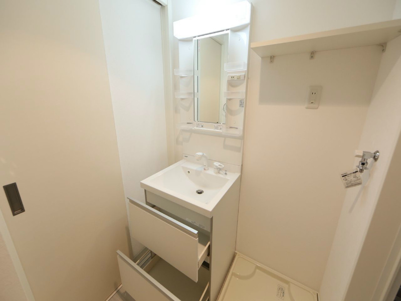 メゾン生駒町 脱衣所　独立洗面台（シャンプードレッサー）洗濯機用意できます