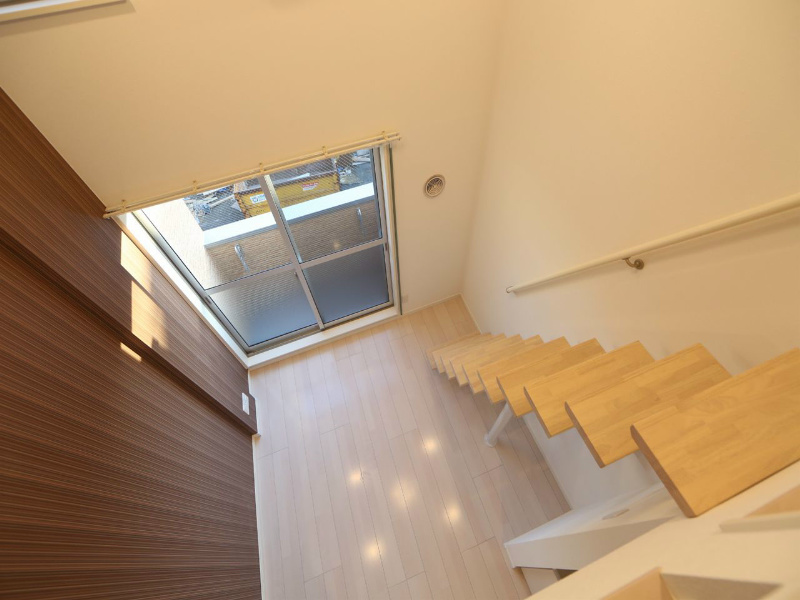 メゾン生駒町 洋室6.2帖　上階ロフト3.3帖（収納でも部屋でも使えます）