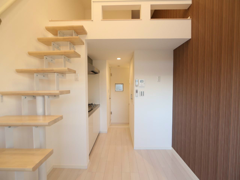 メゾン生駒町 洋室6.2帖　上階ロフト3.3帖（収納でも部屋でも使えます）