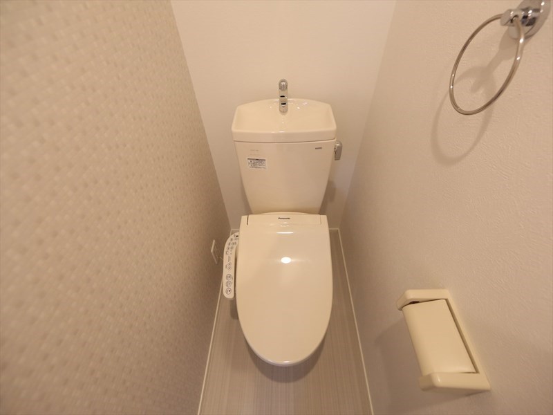 サニーハイツ南川町 温水洗浄暖房便座付トイレ