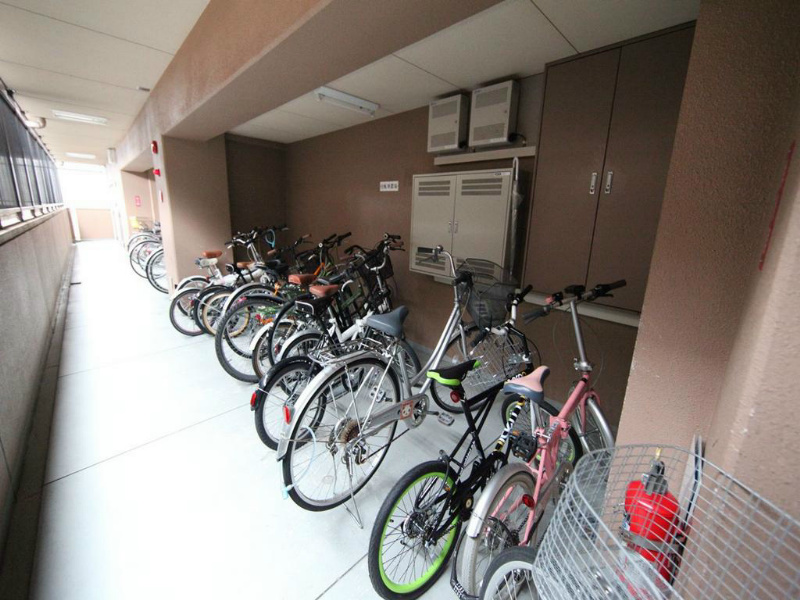 セントラルウイング 屋根付き駐輪場