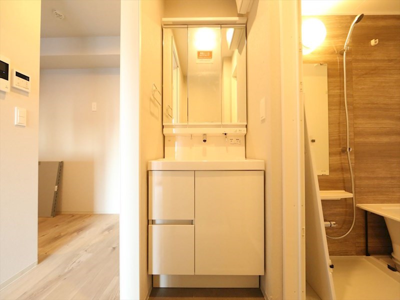The 9th Residence Sakae Side 脱衣所　独立洗面台（シャンプードレッサー付）収納スペース有