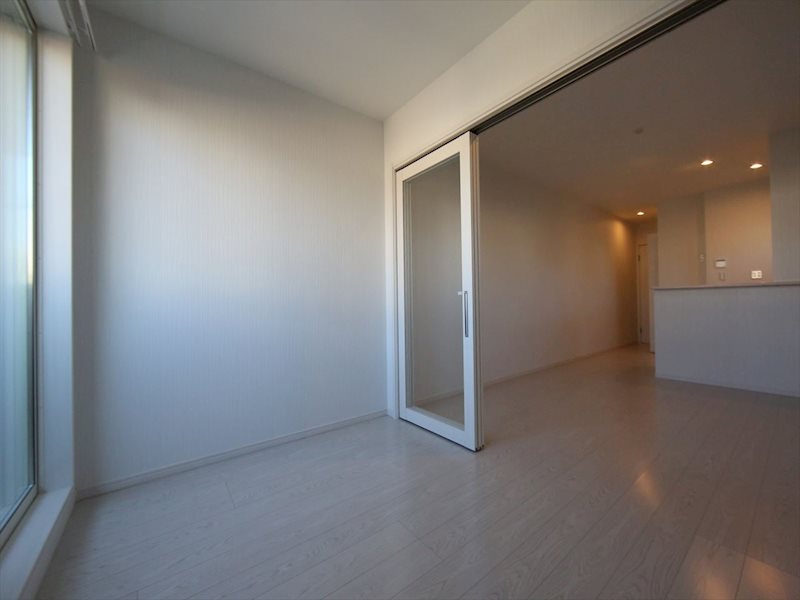 NAGOYA THE VILLA 洋室4.1帖　LDK11帖と繋げても仕切っても使えます