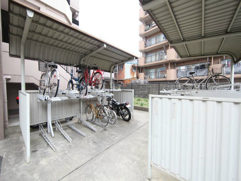グランシャリオ名駅南 屋根付き駐輪場