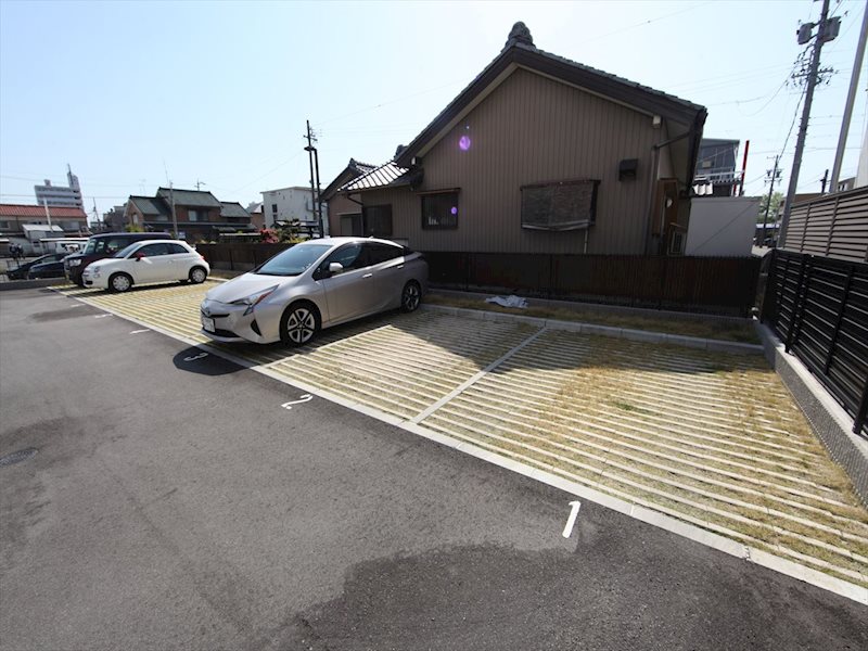 BMG RESIDENCE 敷地内駐車場
