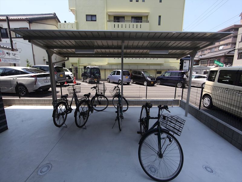 オープンブルーム八田StationFront 屋根付き駐輪場