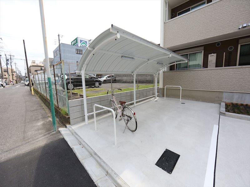 アムール千原 屋根付き駐輪場