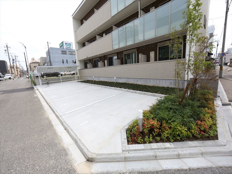 アムール千原 敷地内駐車場