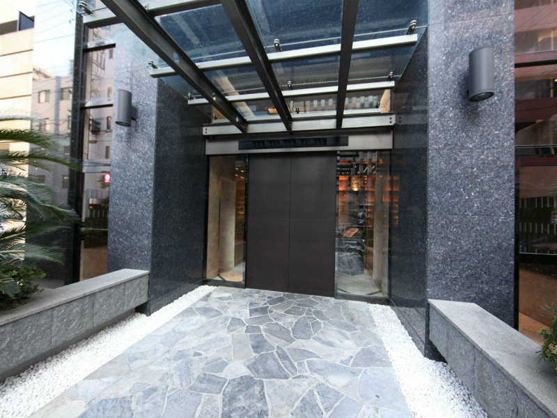 プライムアーバン泉 外観　オートロック防犯カメラ　宅配ボックス付