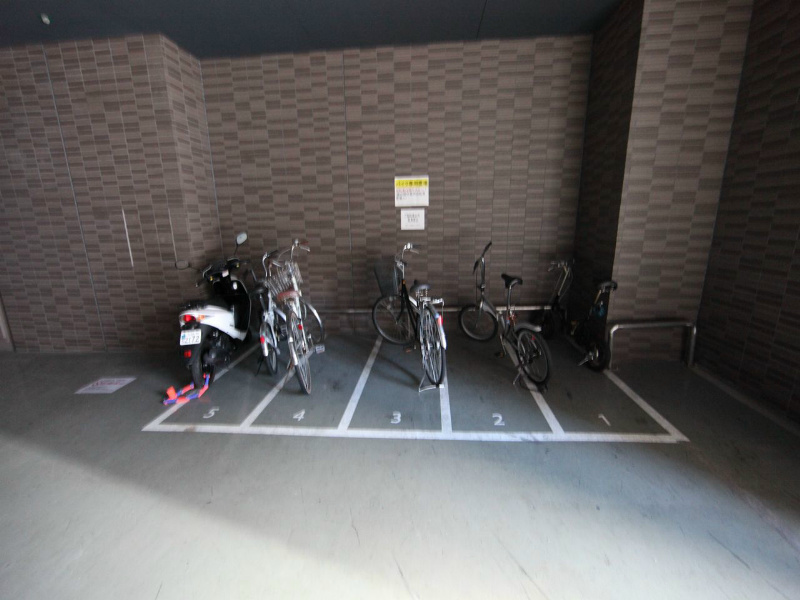 プライムアーバン泉 バイク置き場あり　空きはご確認下さい