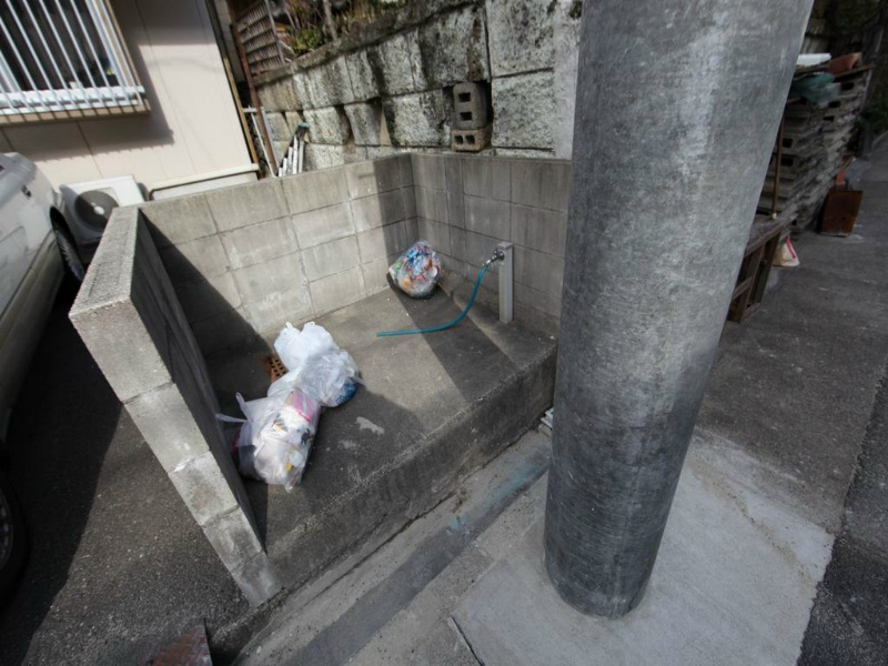 リエス尾頭橋 敷地内ゴミ捨て場