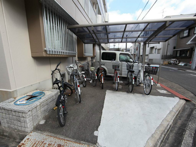 リエス尾頭橋 屋根付き駐輪場有り
