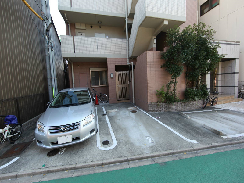 グレーシア名駅南 敷地内平面駐車場
