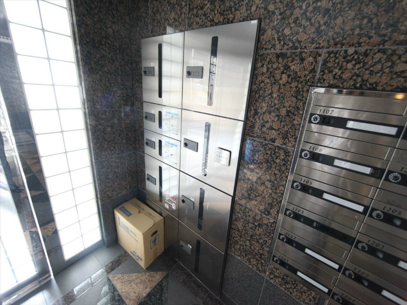 サウス名駅 宅配ＢＯＸ　不在時に荷物の受け取りができます