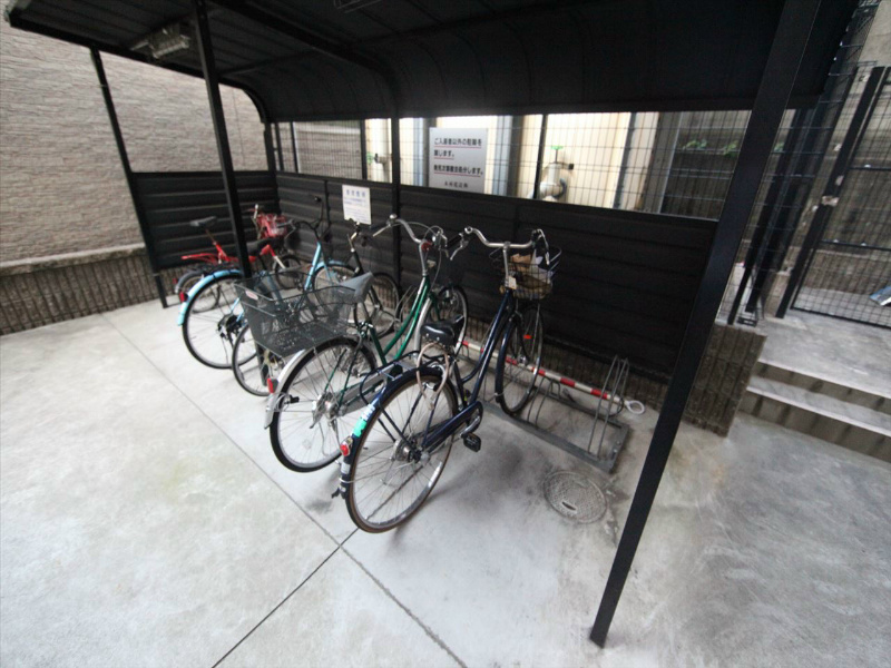 サウス名駅 屋根付き駐輪場有り