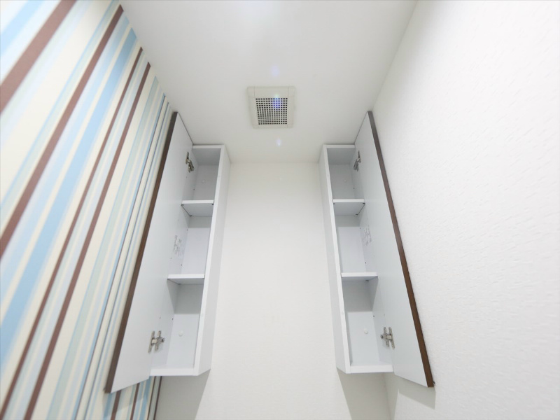 ＲＩＶＯ瑞穂通 トイレ上部にある収納棚